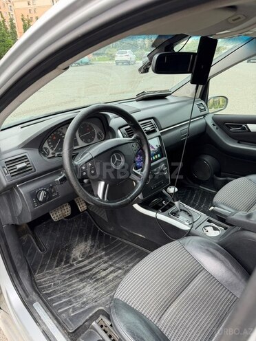 Mercedes B 180-6