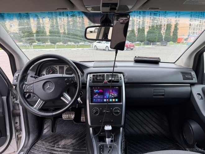 Mercedes B 180-7