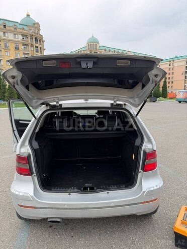 Mercedes B 180-10