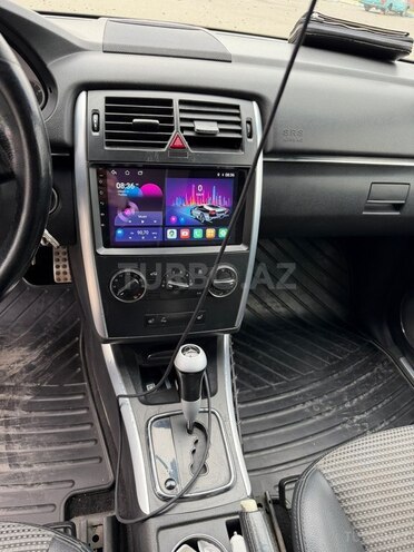 Mercedes B 180-9