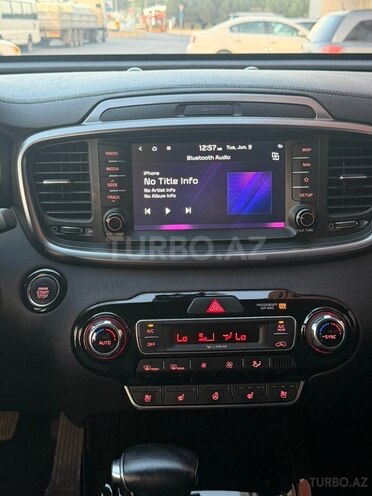 Kia Sorento-11