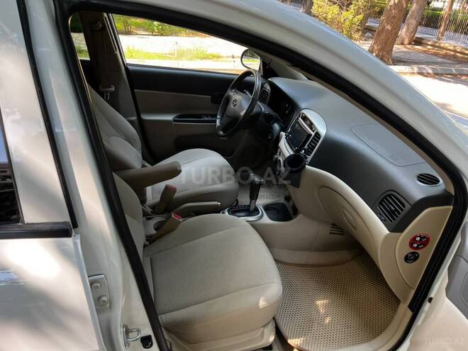 Hyundai Accent-8