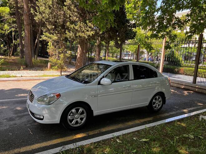 Hyundai Accent-4