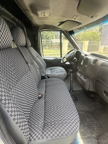 Ford Transit-5