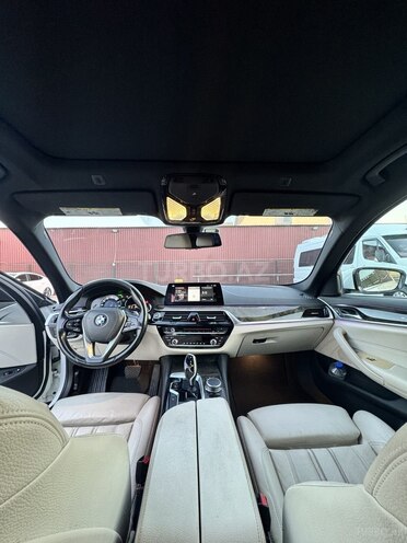 BMW 530e-8