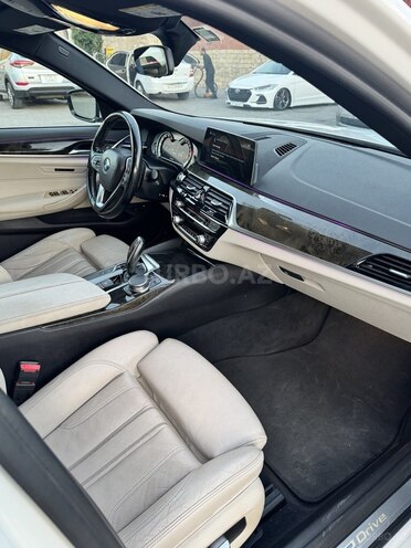 BMW 530e-7