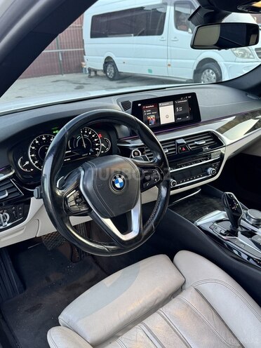 BMW 530e-6