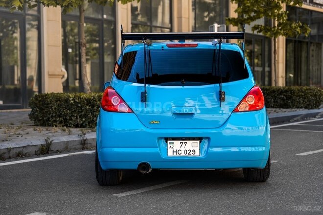 Nissan Tiida-12