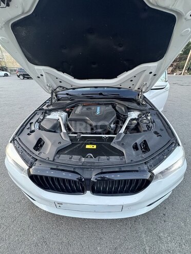 BMW 530e-11