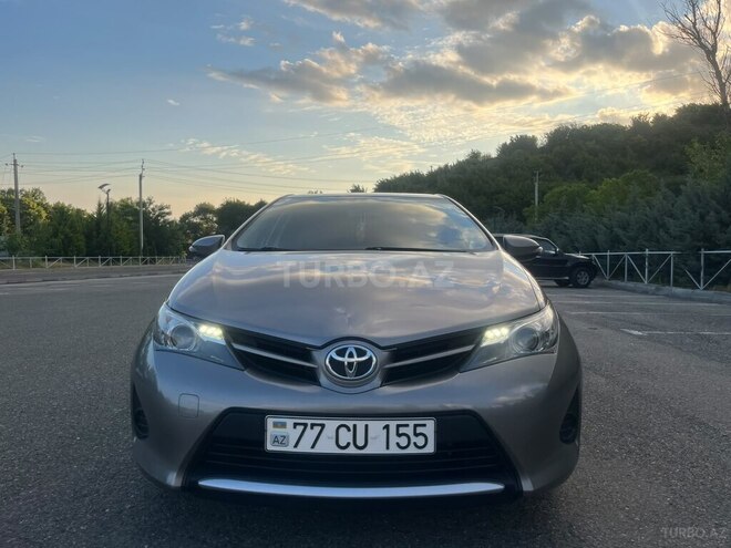 Toyota Auris-2