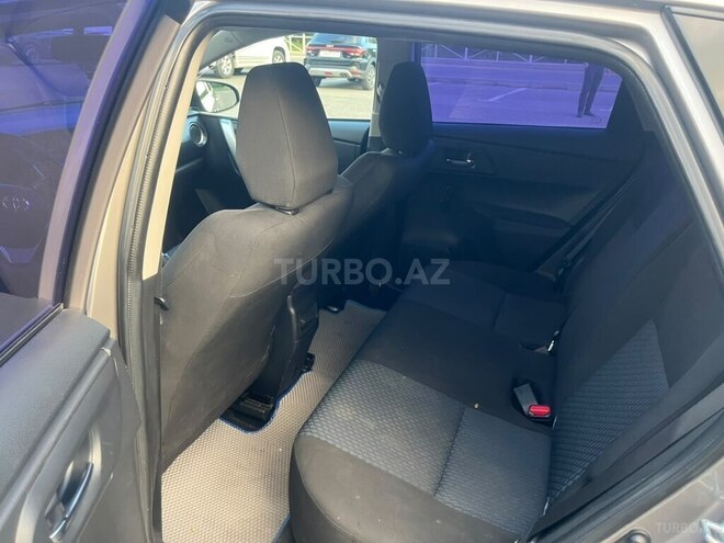 Toyota Auris-8
