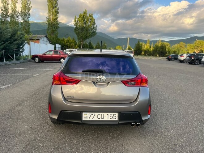 Toyota Auris-6