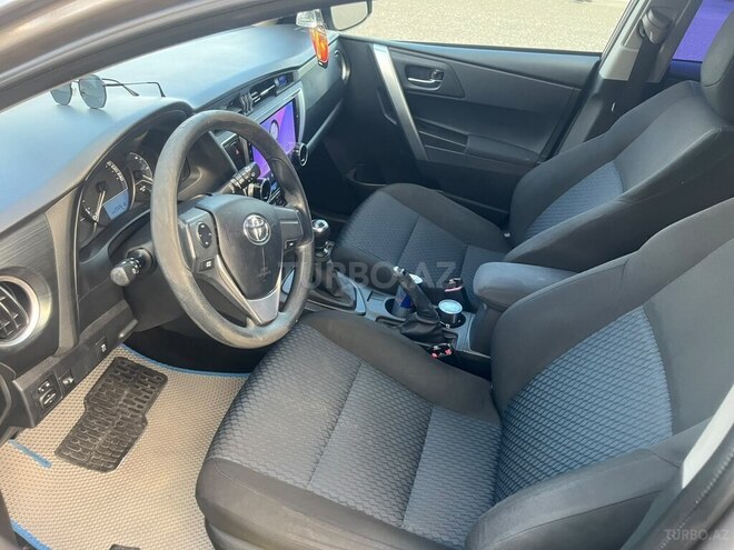 Toyota Auris-7