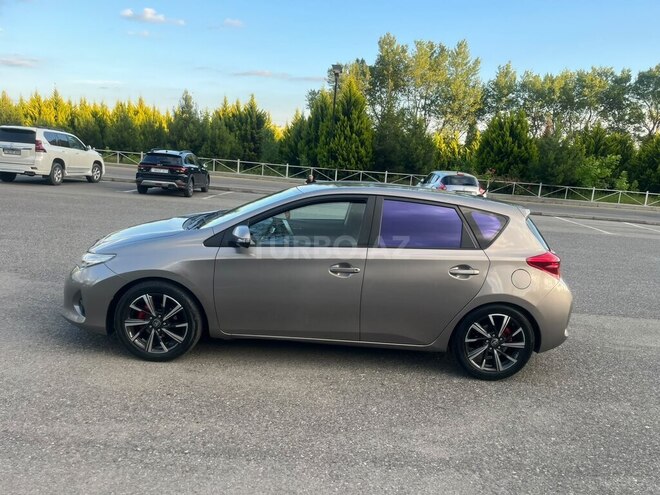 Toyota Auris-5