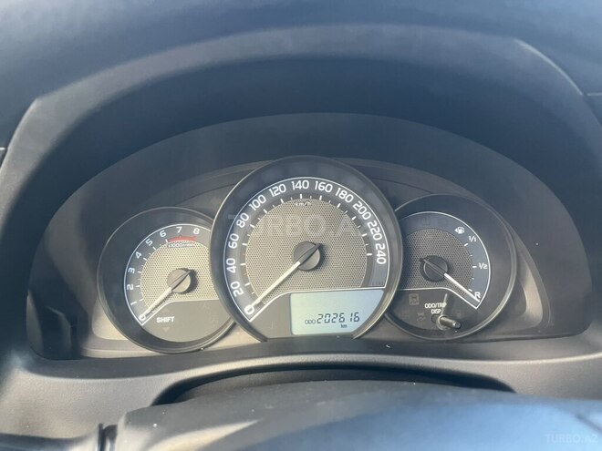 Toyota Auris-12