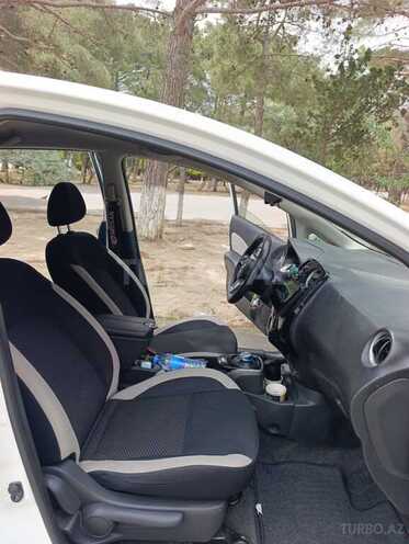 Nissan Note-8