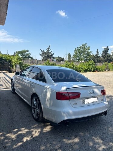 Audi A6-4