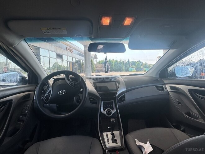 Hyundai Elantra-6