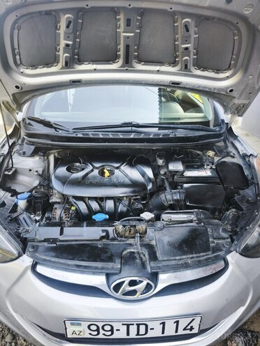 Hyundai Elantra-3