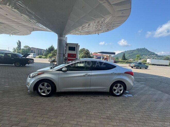 Hyundai Elantra-7