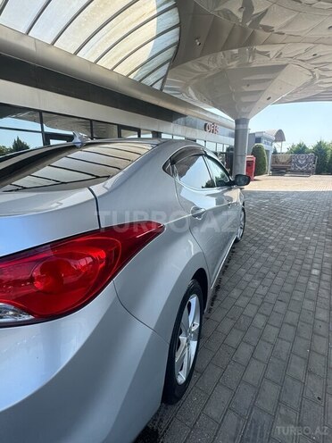 Hyundai Elantra-10