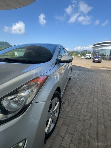 Hyundai Elantra-8