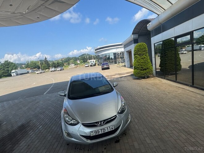 Hyundai Elantra-1