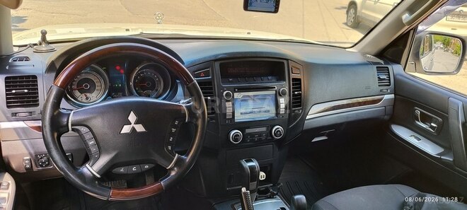 Mitsubishi Pajero-5
