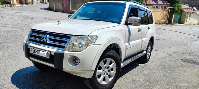 Mitsubishi Pajero-4