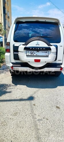 Mitsubishi Pajero-6