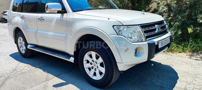 Mitsubishi Pajero-7