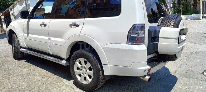 Mitsubishi Pajero-3