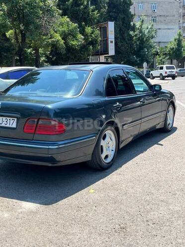 Mercedes E 240-4
