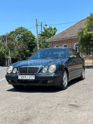 Mercedes E 240-1