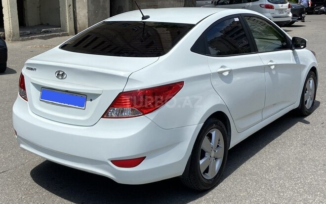 Hyundai Accent-3