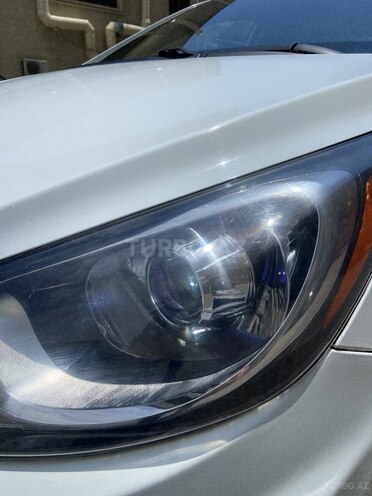 Hyundai Accent-7