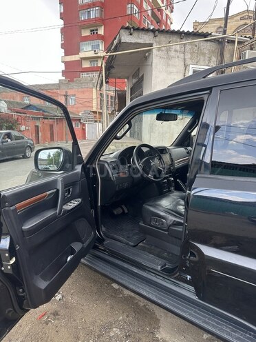 Mitsubishi Pajero-10