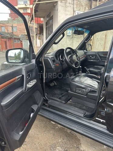 Mitsubishi Pajero-9