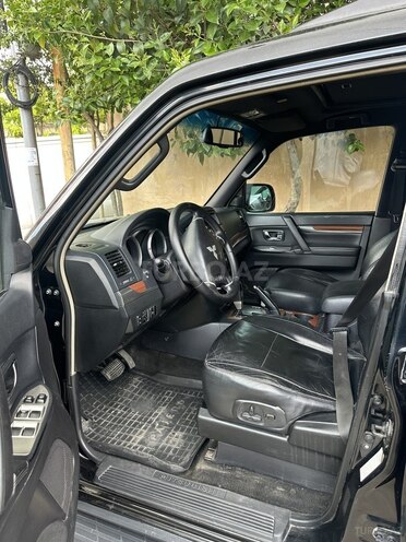 Mitsubishi Pajero-7