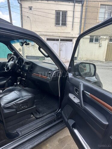 Mitsubishi Pajero-11