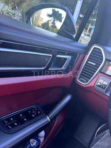 Porsche Cayenne S-9