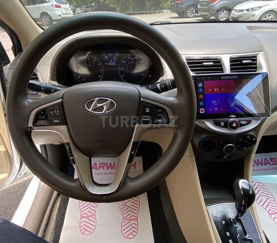 Hyundai Accent-10