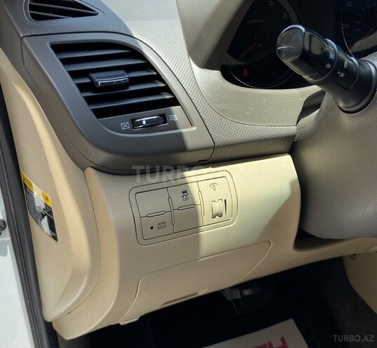 Hyundai Accent-15