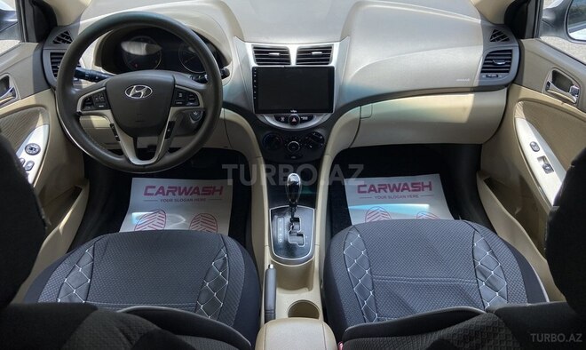 Hyundai Accent-14
