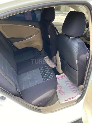 Hyundai Accent-19