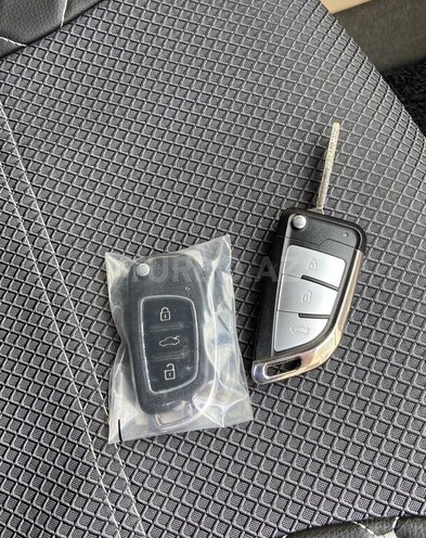 Hyundai Accent-11