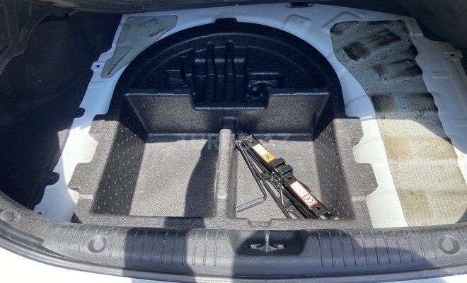 Hyundai Accent-13
