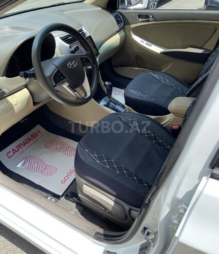 Hyundai Accent-9