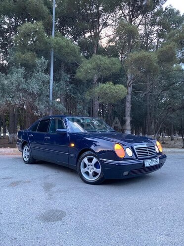 Mercedes E 200-1