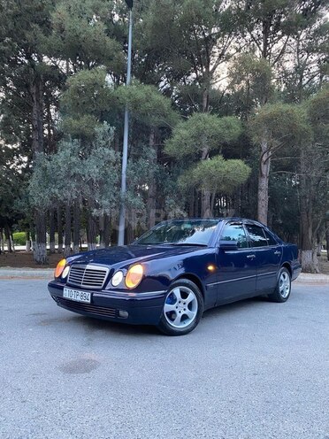 Mercedes E 200-2